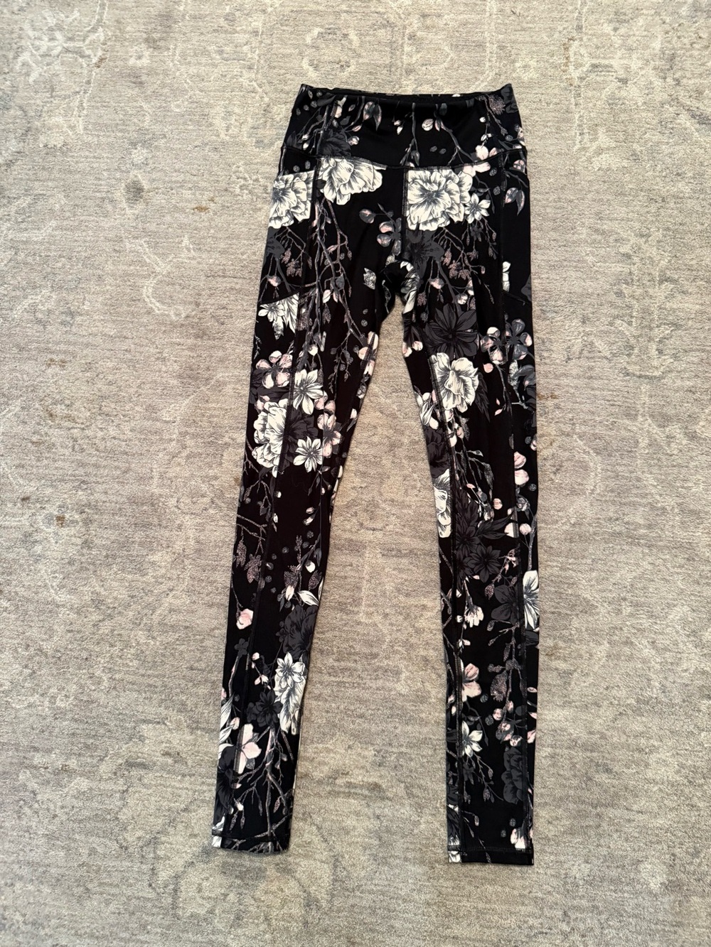 Victoria’s Secret Black Floral High-Waist Leggings EUC Small/4